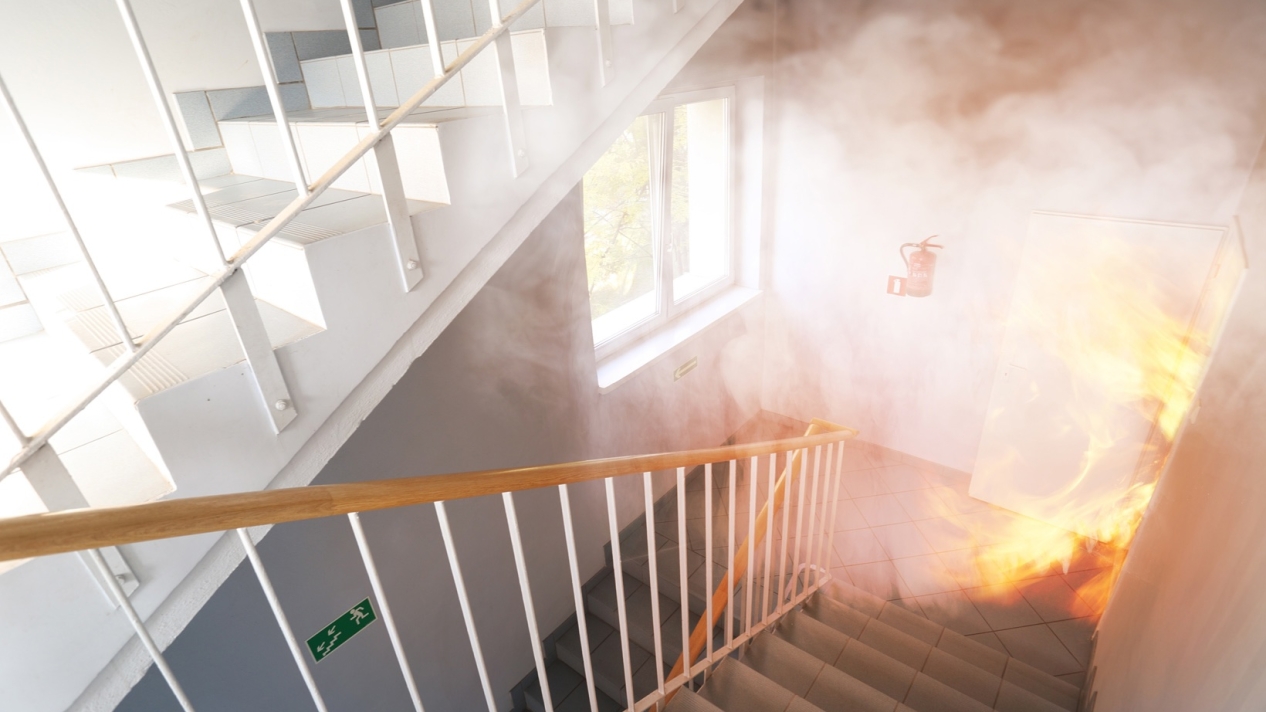 Огнезащита путей эвакуации лаком КМ1 «КЕРАМ»: требования ФЗ-123 и СП 1.13130 Пути эвакуации людей. Огнезащитный лак КМ1 КЕРАМ