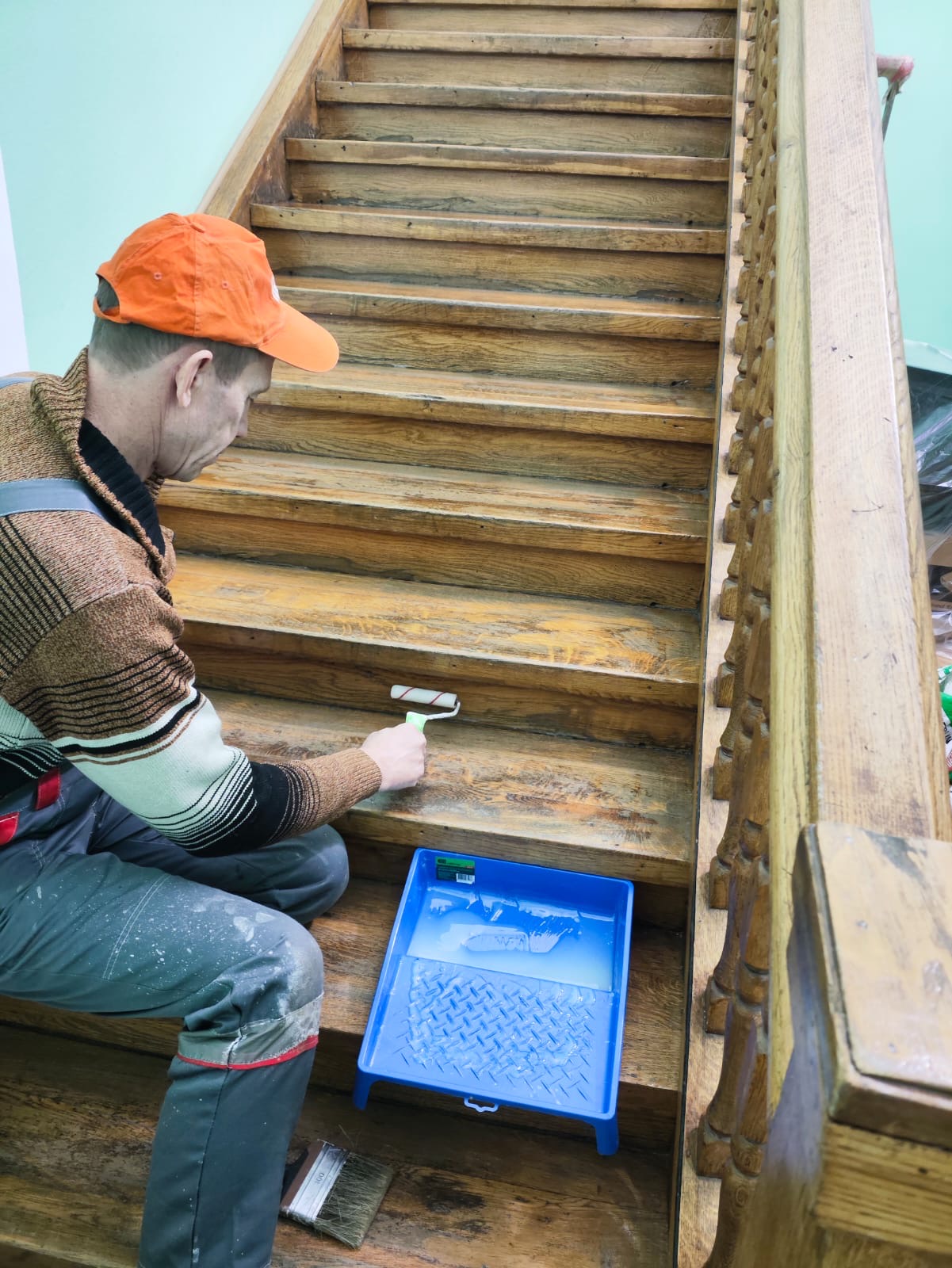 Огнестойкий лак для лестницы – надёжная защита путей эвакуации с классом КМ1